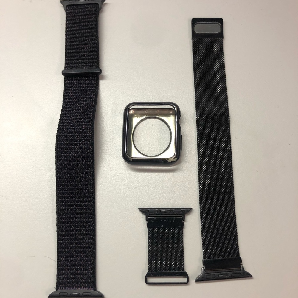 2 Apple Watch bands and bumper